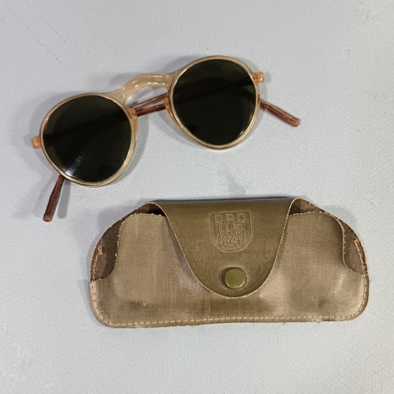 LUNETTE DE SOLEIL REGLEMENTAIRE US ARMY FABRICATION MARQUEE C.P.C. US 1945 MONTURE EN CELLULOIDE VERRES VERTS